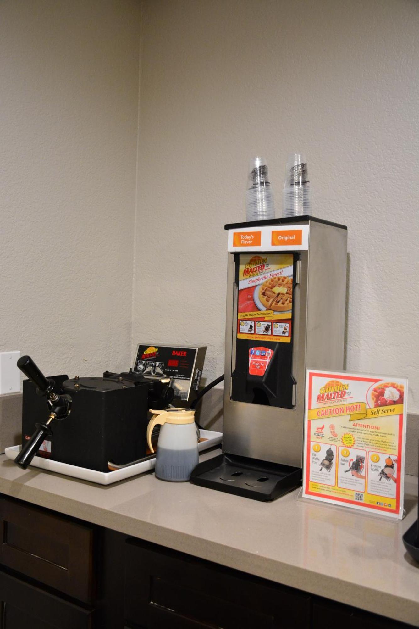 Comfort Inn & Suites Moreno Valley Near March Air Reserve Base Eksteriør bilde
