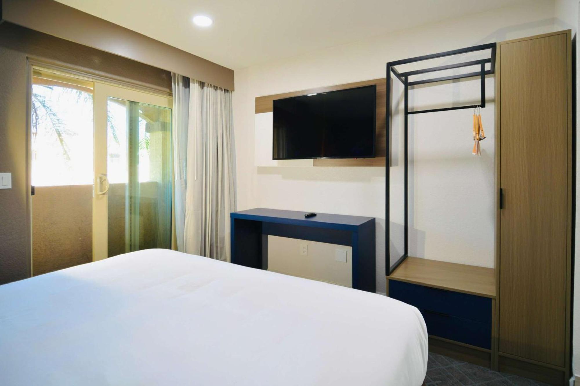 Comfort Inn & Suites Moreno Valley Near March Air Reserve Base Eksteriør bilde